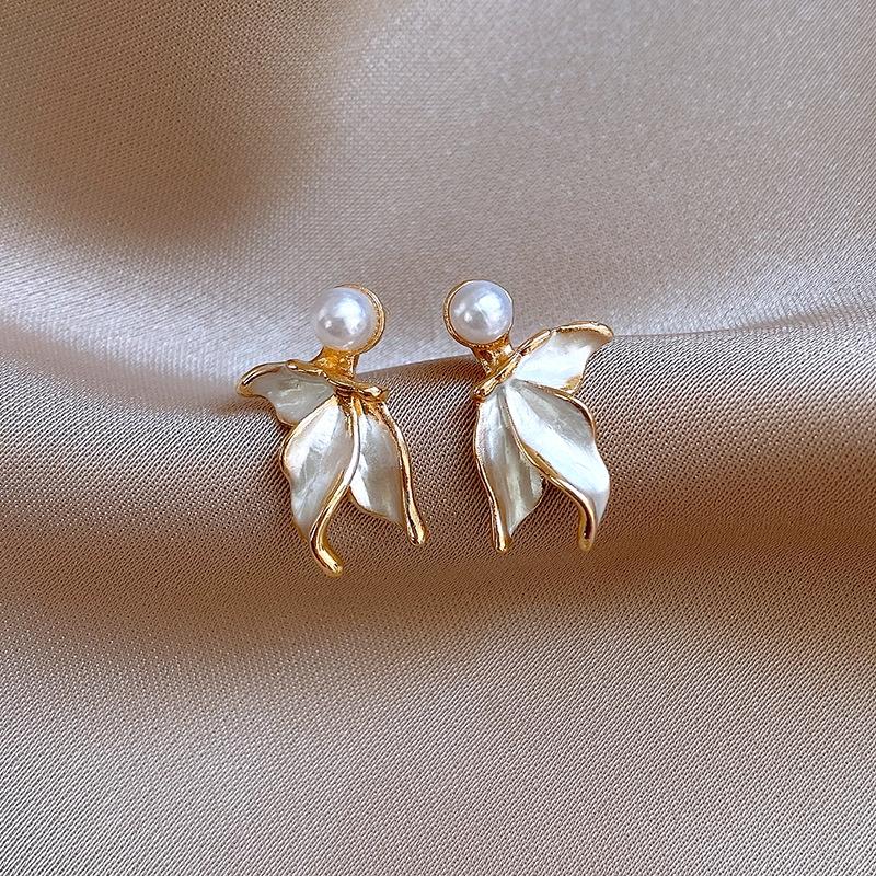 

White dripping oil wings flower pearl earrings women s fashion small stud earrings wholesale