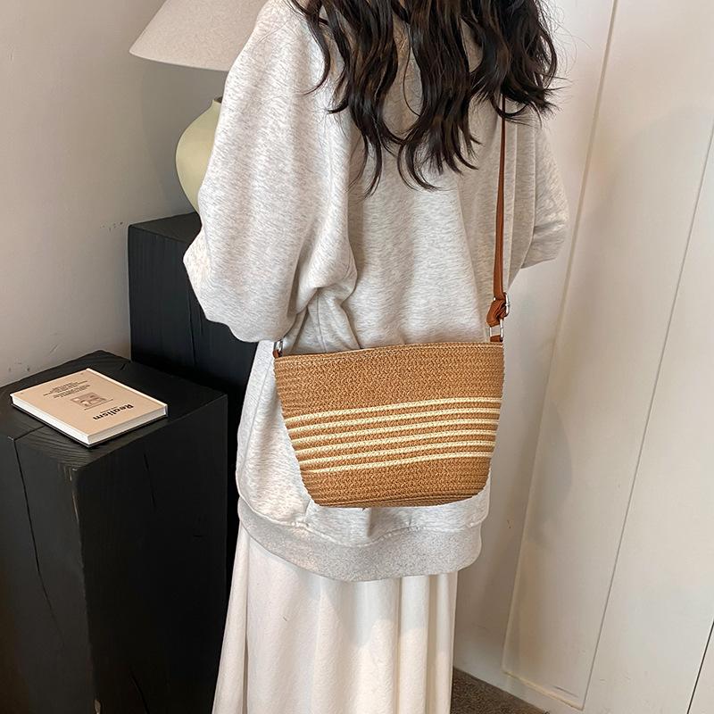 Straw Women's Bags Summer Seaside Outdoor Vacation Personality Beautiful 2025 New Beach Bag Bucket Messenger Bag