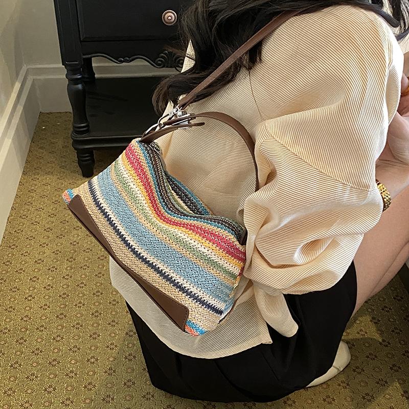 2026 Neue Damen-Strohgewebte Handtasche PU-Patchwork Einzelne Schulter Lässige Crossbody-Tasche Kissenbeutel Damen-Tote