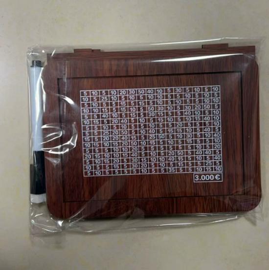 Decorative Wooden Piggy Bank: Stores Banknotes & Coins, Ideal for Digital Savings Plan