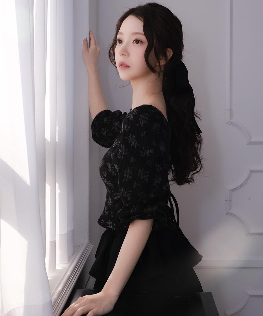 Aissie Volume Tiered Skirt (Black)