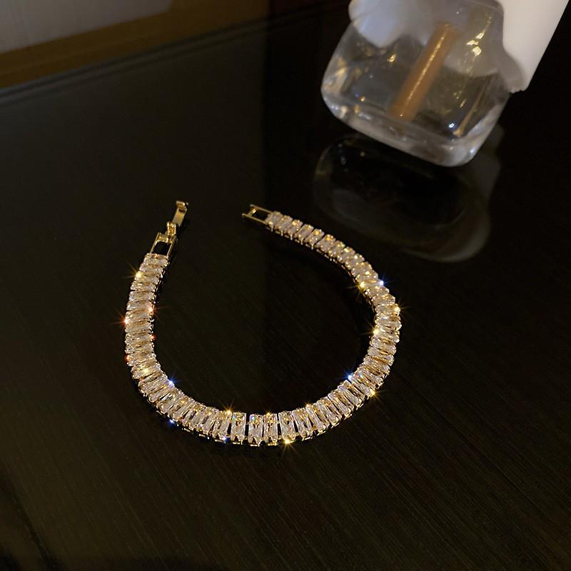 Gold-Plated Zircon Sun & Heart Bracelet: Stylish, Versatile, Elegant Light Luxury Jewelry for Women.