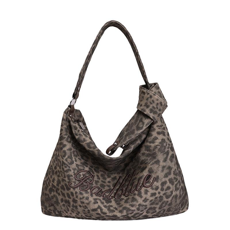 Relaxed and Laid-back Style Women's Large Capacity Crossbody Bag with An Underarm Strap
