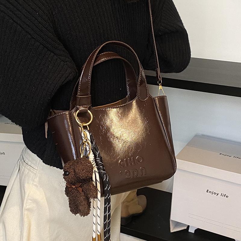 Autumn and Winter Popular Fashionable Korean Niche Simple Portable Bucket Bag Women's Versatile Commuter Senior Sense Messenger Bag