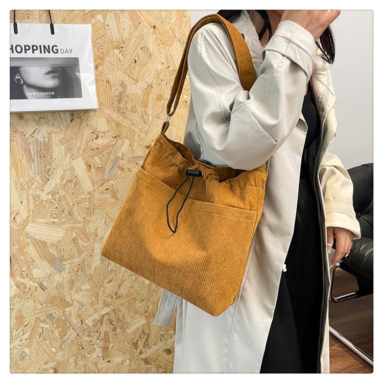 Retro large-capacity shoulder bag, foreign corduroy cloth bag new Japanese and Korean casual simple messenger bag women's bag