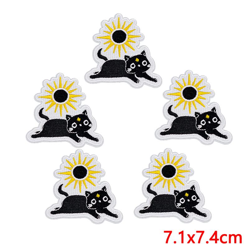 10 ks / Loty Série Černá kočka Vyšívané Kreslené Zvířecí Odznaky Klobouky Batoh Oblečení Zdobit Zvířecí Nášivka Nažehlovací Nášivky DIY
