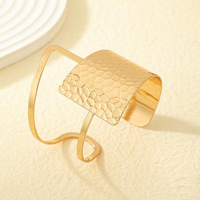 Brățară geometrică galvanizată din metal pentru femei Culoare auriu/argintiu Brățări deschise Bijuterii de personalitate Accesoriu pentru brățar feminin exagerat de lux