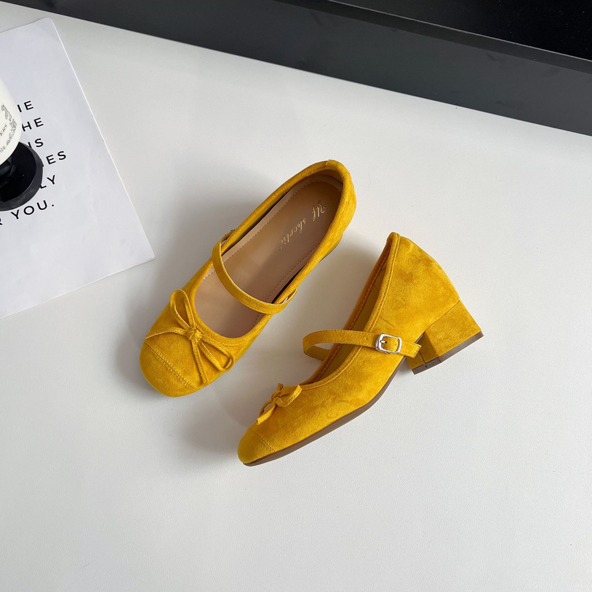 

Height increase 7cm color matching round head thick heel Mary Jane shoes women s 25 spring new Xiaoxiangfeng word with light mouth single shoes 39 жёлтый