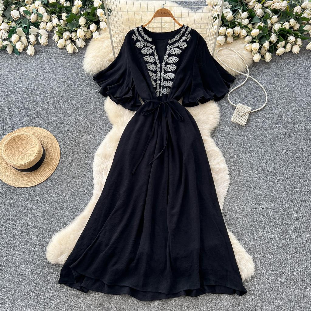 French gentle wind heavy industry embroidery V-neck dress women's summer short sleeves waist thin A word holiday style long dress