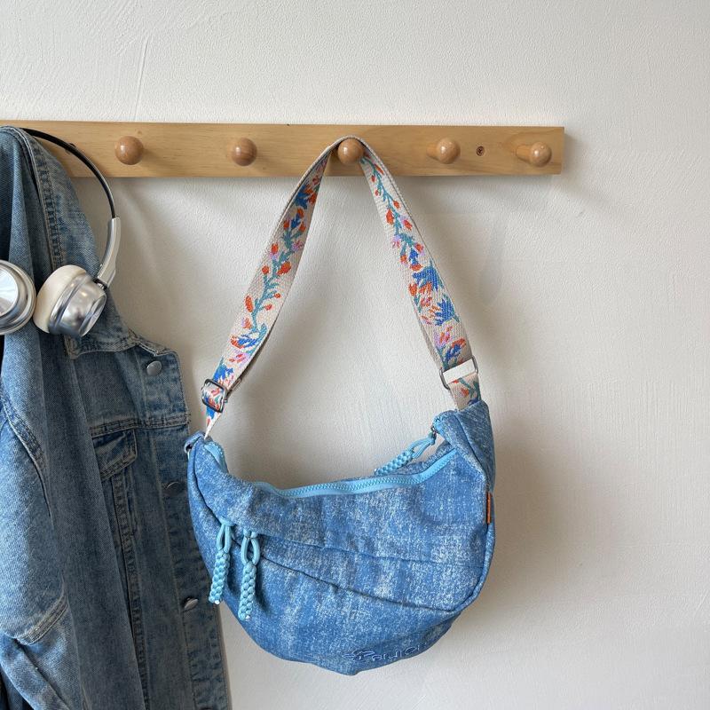 

Casual bag women s 2025 new fashion shoulder bag large capacity student commuting to class, crossbody dumpling bag for travel синий