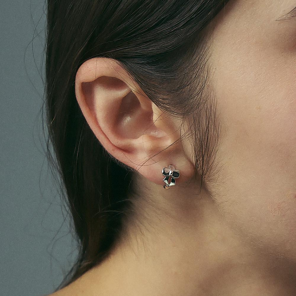 Ribbon Touch One-Touch Earrings