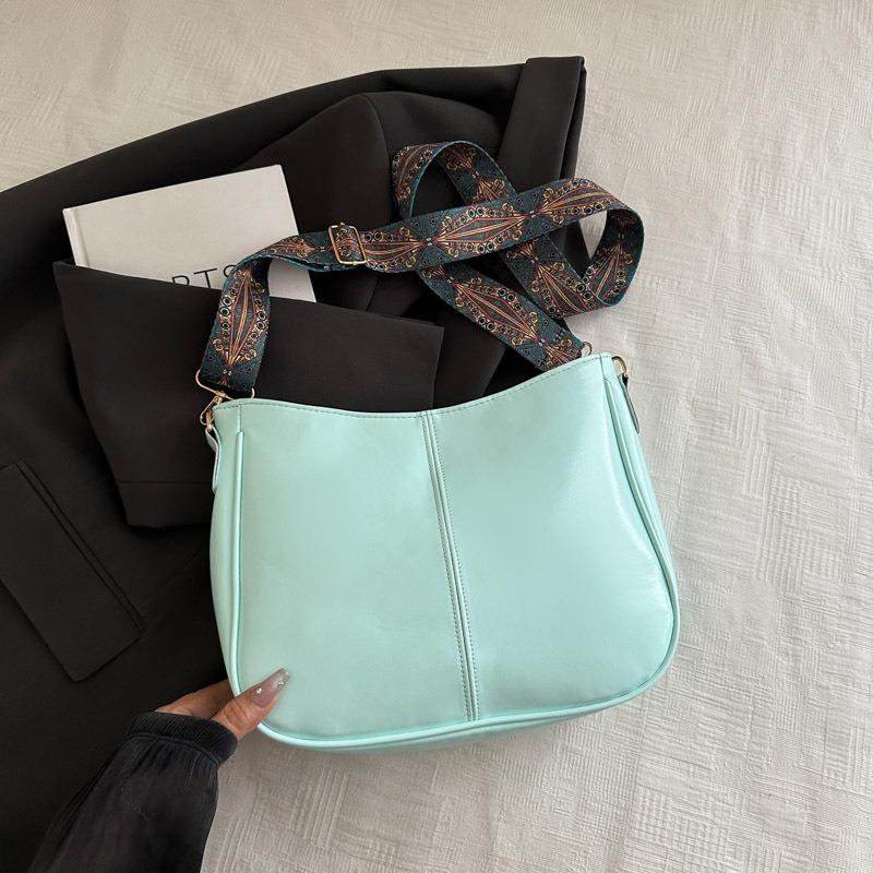 

Small bag women s new popular retro tote bag messenger bag fashion shoulder underarm bag small square bag tide