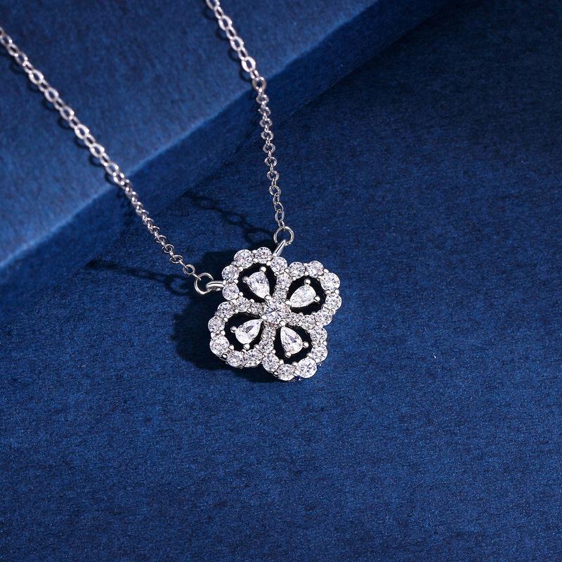 Women'S Necklace Women'S Lamp Luxury Clover Women'S Versatile Necklace Premium Jewelry Premium Durable Quality