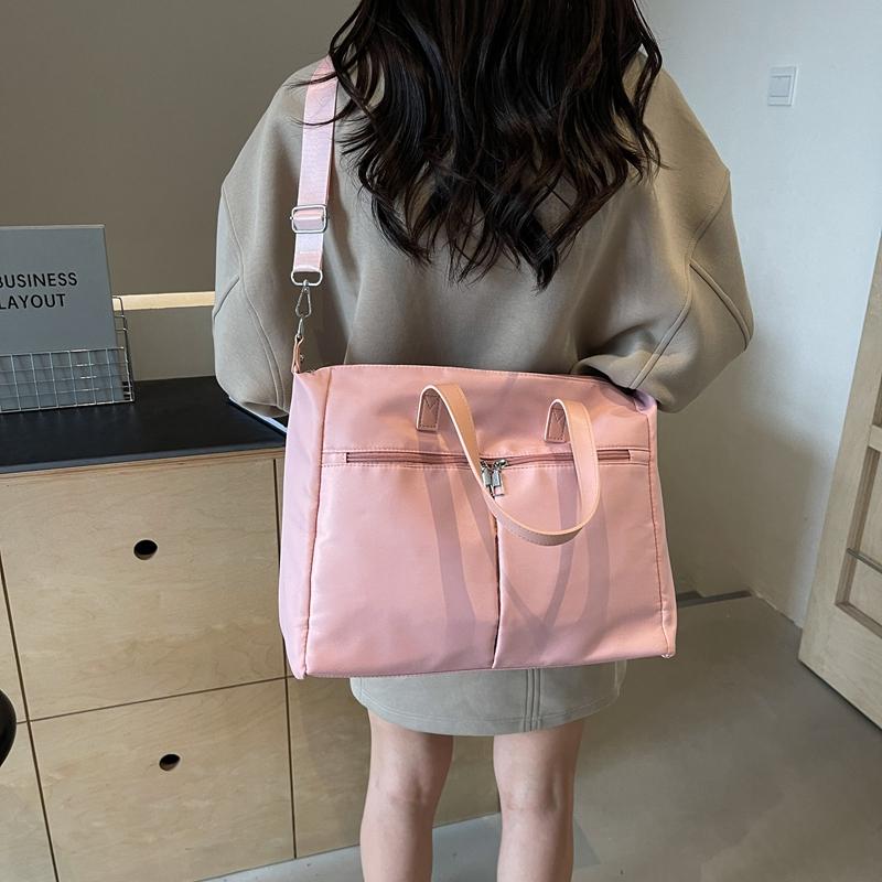 Большая вместительная женская сумка через плечо — фото 17