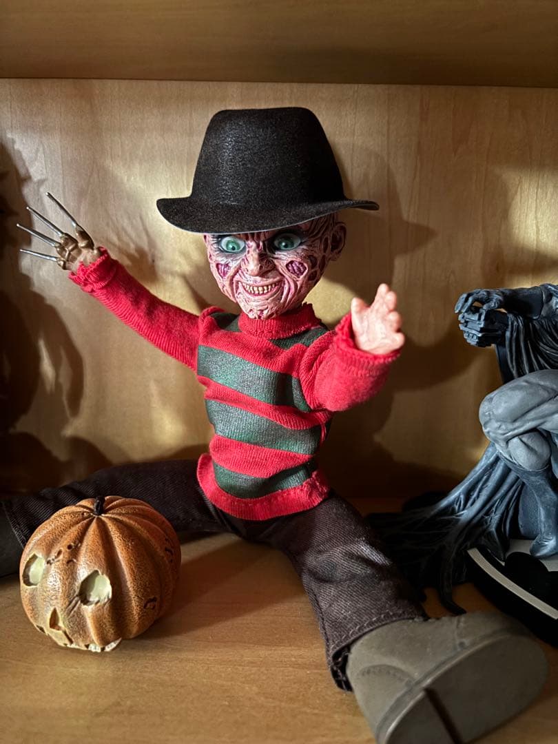 

[USED] Freddy Krueger figure