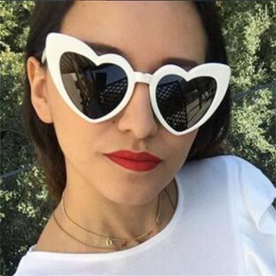 Retro Women Clout Goggle UV400 Protection Eyewear Vintage Sunglasses Heart-Shaped Sunglasses