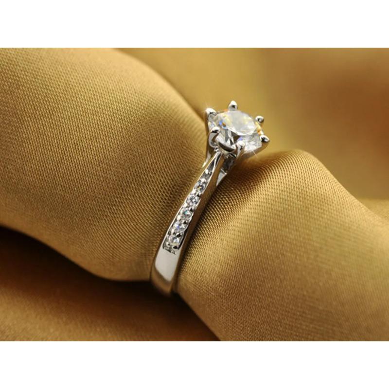 Luxury 925 Sterling Silver Classic Ring for Women Six Claw Jewelry Simple 70ct Diamond Ring Imitation Diamond Women's Ring