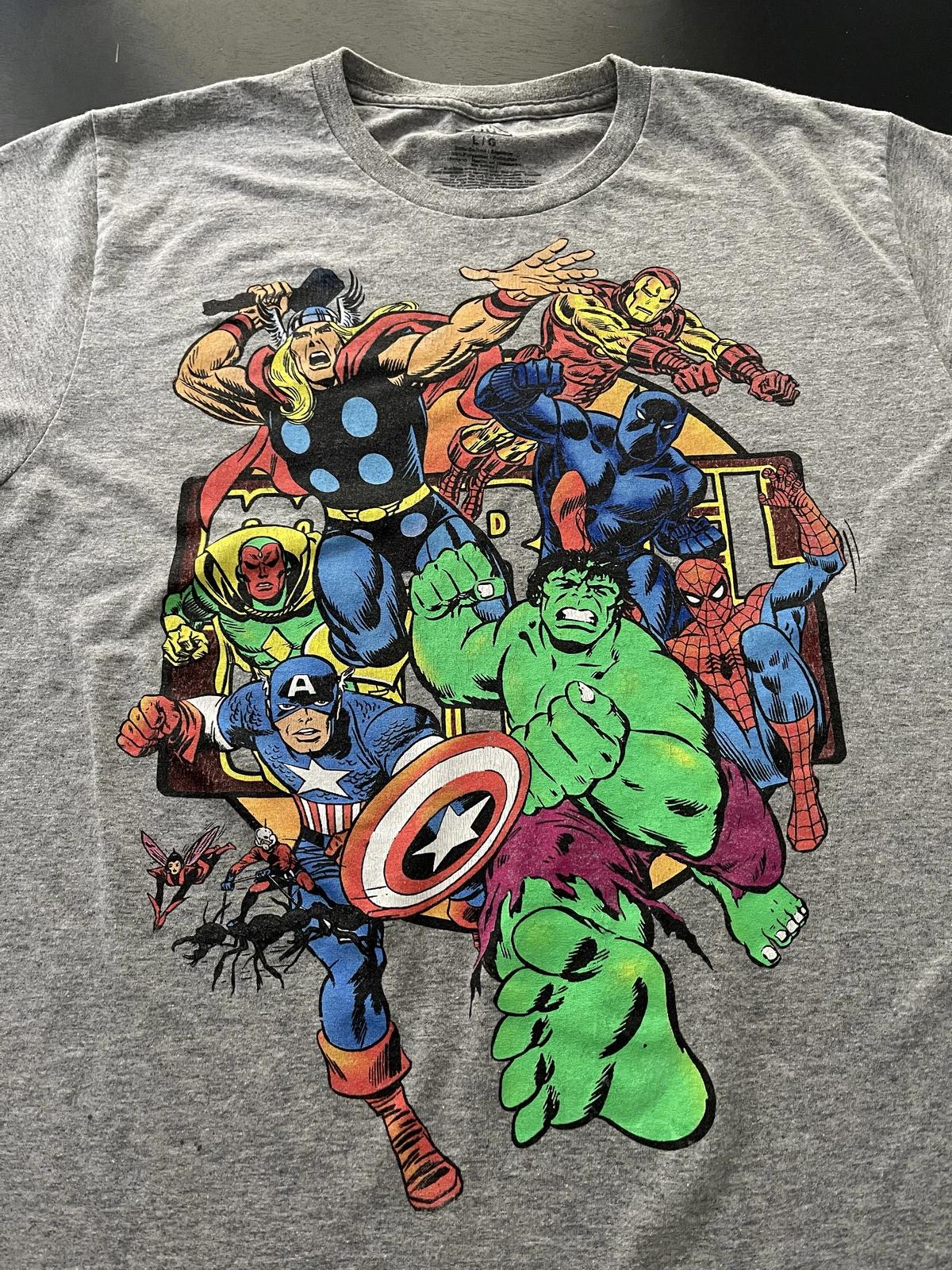 Marvel Super Heroes Avengers Group T-Shirt, Gray, Size: Large 2XL