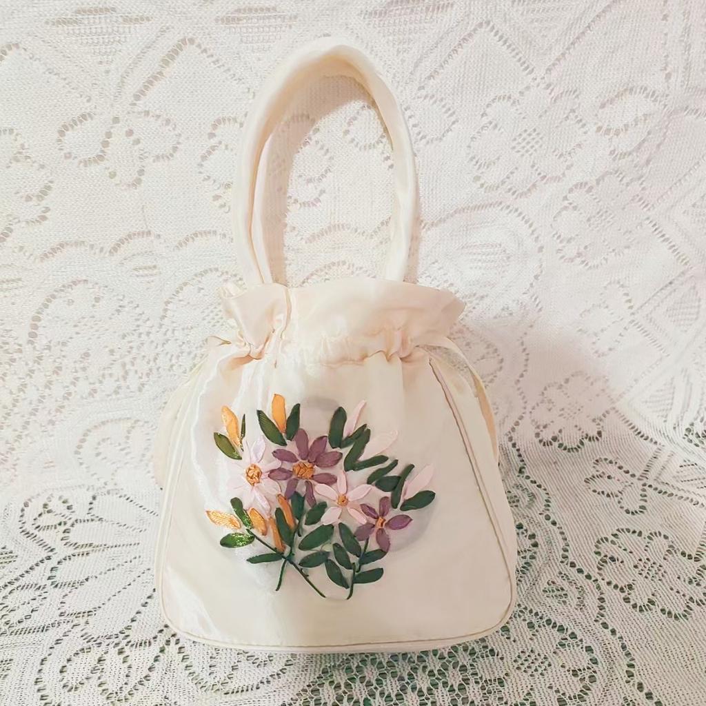 Ethnic style handmade embroidered bag wedding candy handbag middle-aged and elderly shopping mobile phone change bag mini handbag