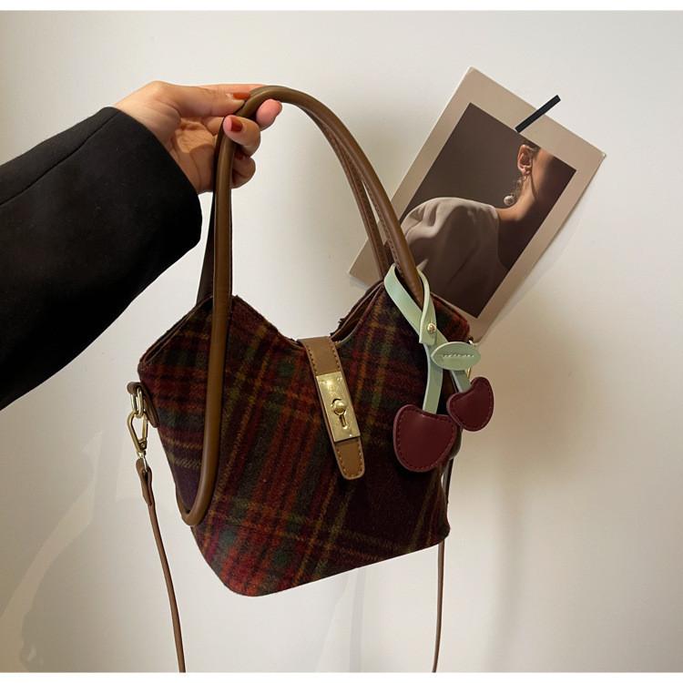 Trendy Ladies' New 2023 Commuter Bag Bucket Bag Minimalist Style Single Shoulder Bag