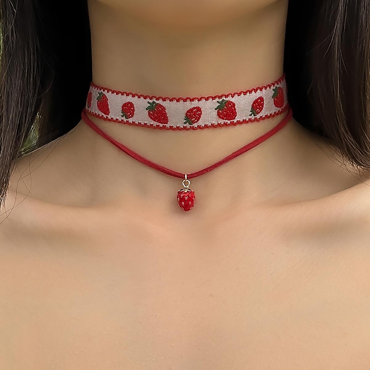 

Salircon Gothic Cute Strawberry Korean Velvet Choker Exquisite Small Strawberry Pendant Lock Bone Necklace Trend Y2K Jewelry червоний
