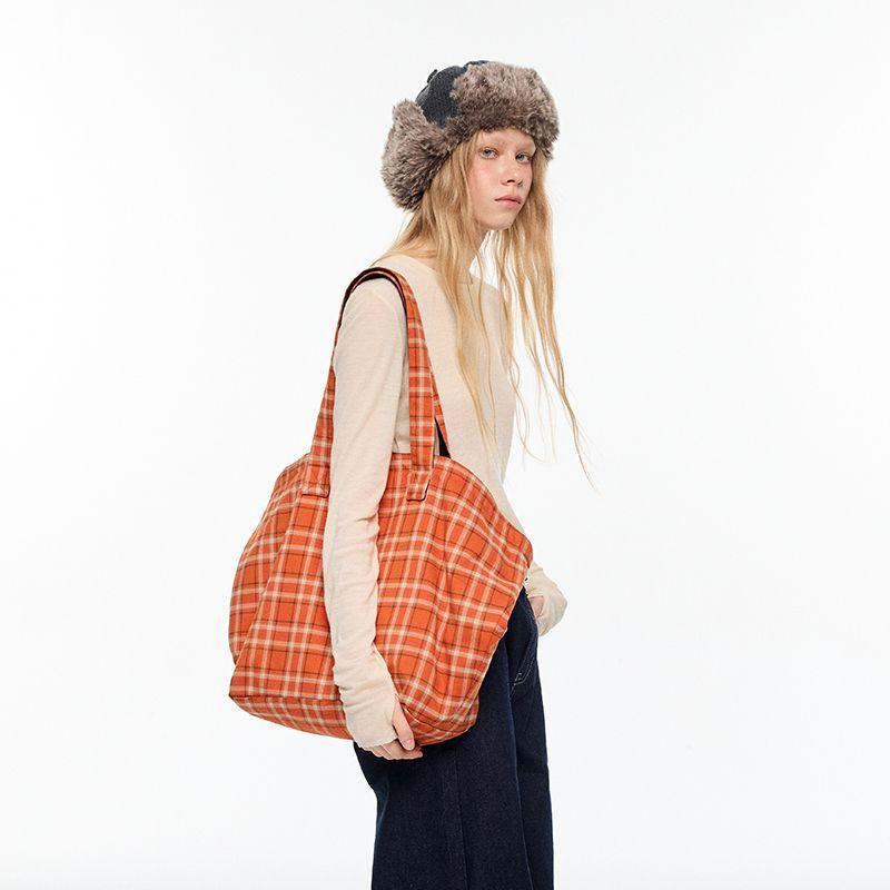

Damaskeen Plaid Tote Bag Large Capacity Bags Niche Style Retro Portable Underarm Canvas Bag Stylish and Lightweight Orange color