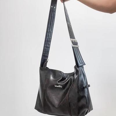New Large-capacity Tote Bag Single Shoulder Messenger Bag Wide Shoulder Strap Design Retro Commuter Fashion Big Bag Women