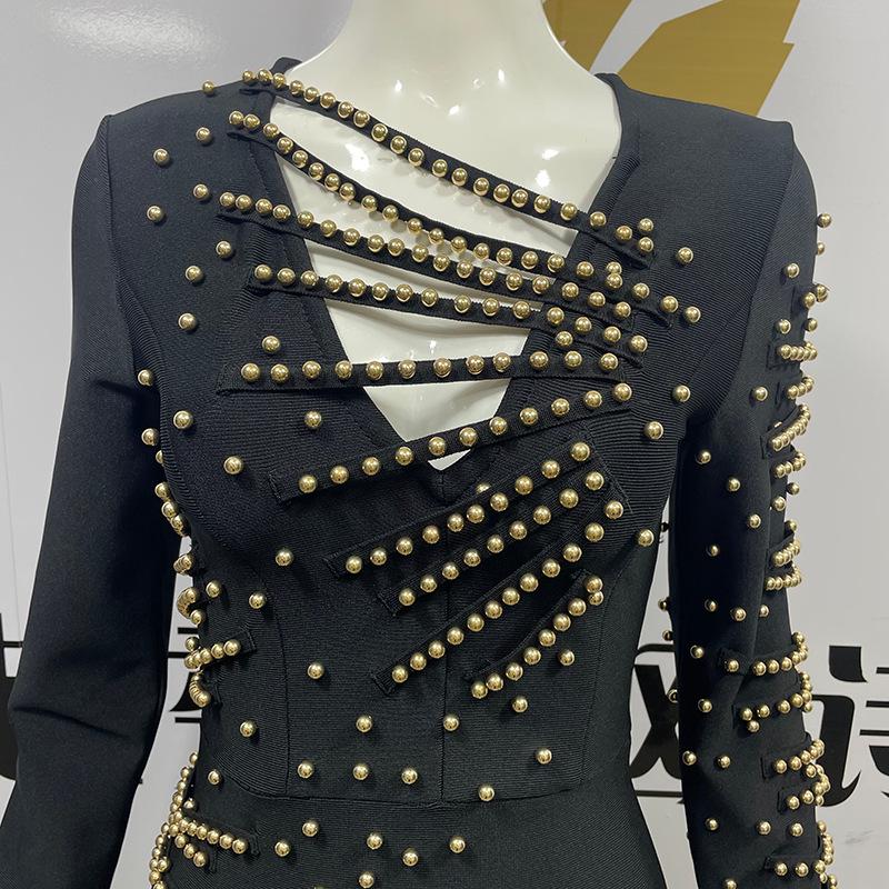 Rochie de seară elegantă cu decolteu în V, cu mărgele și mâneci lungi