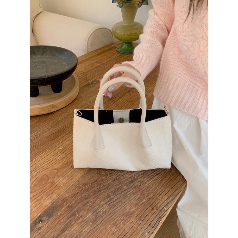 Nischendesign Handtasche Tasche für Frauen im Sommer Neu Trendy und Modisch Eimertasche Vielseitige Gewebte Korb Umhängetasche