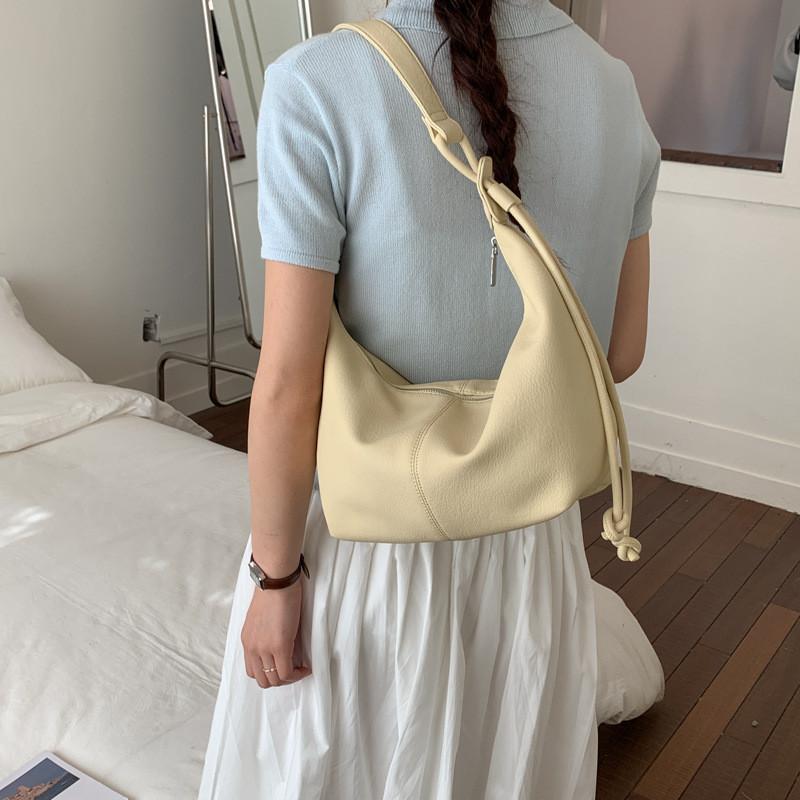 IELGY Ladies Dumpling Bag Large Capacity Spring Summer All-Match Soft Leather Messenger Bag