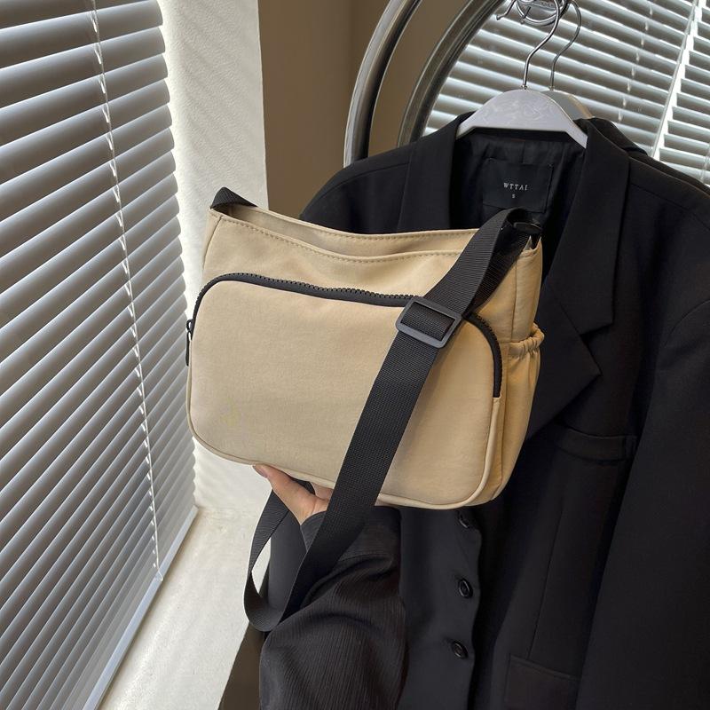 

Повседневная простая маленькая сумка подмышку сумки женская сумка 2025 новая простая холщовая сумка универсальная сумка-мессенджер маленькая квадратная сумка бежевый