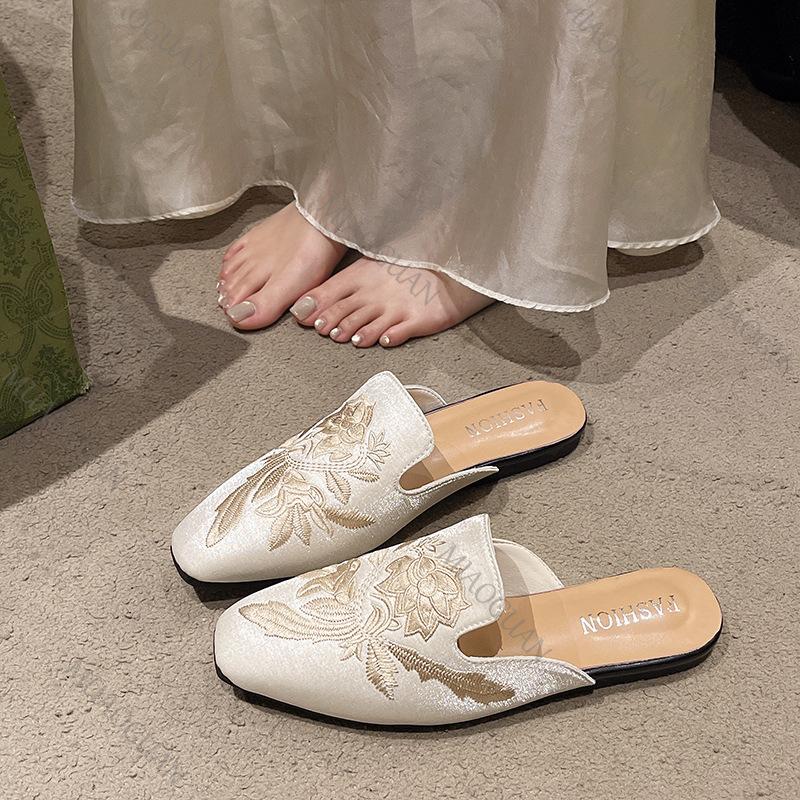 Fashion Shoes Cswo01 Women's Embroidered Flower Slippers For Outside Wear Spring Autumn Retro Flat Bottom Shoes Squatre Toe Mules Half Slipper Cm