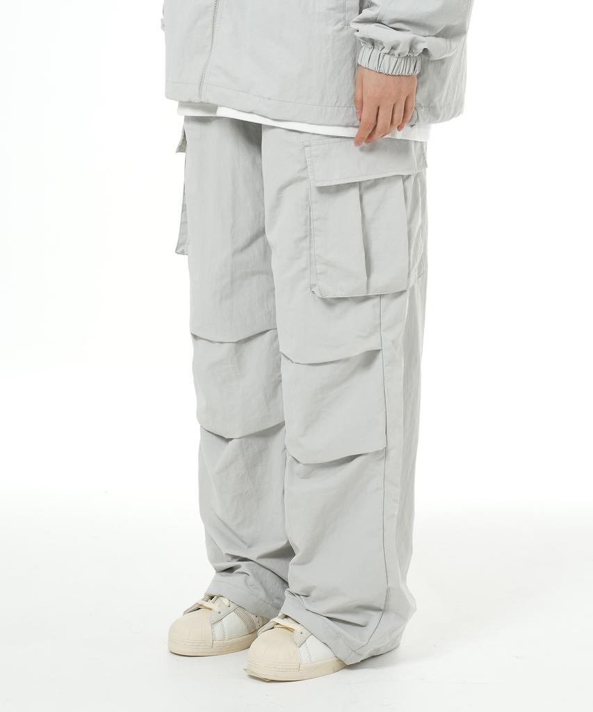 MOZMOZ Mesh-Lined Parachute Wide Pants Light Gray