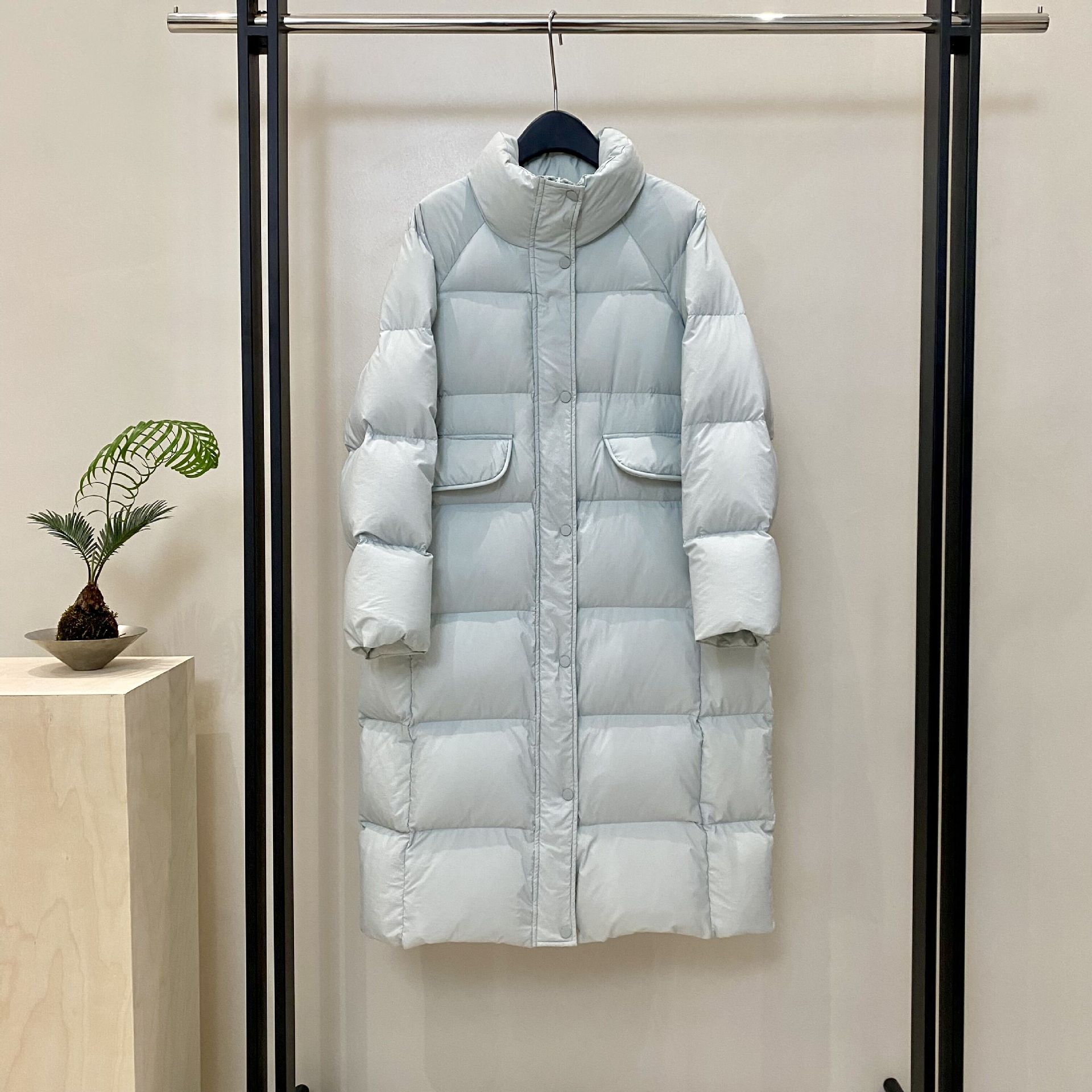 

Длинный пуховик с воротником-стойкой для женщин, зима 2024 года, новая универсальная и тонкая повседневная универсальная корейская версия белой куртки на утином пуху M небесно-голубой