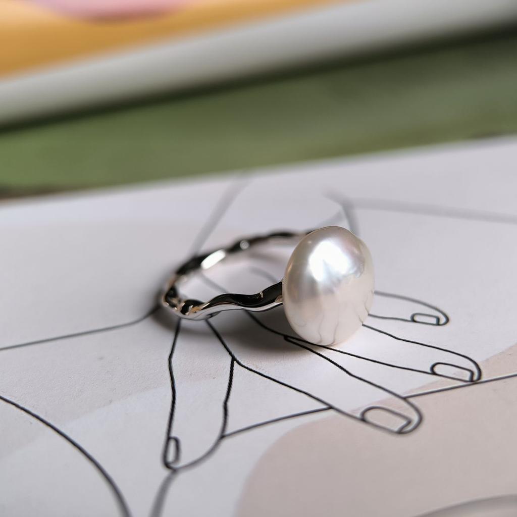 Серебряное кольцо с натуральным жемчугом барочным, вес изделия 4,4 гр (2185079)