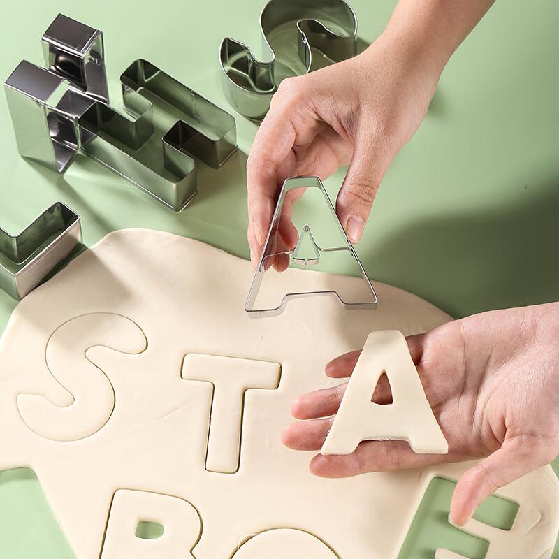 Alphabet Ausstecher Set aus Edelstahl