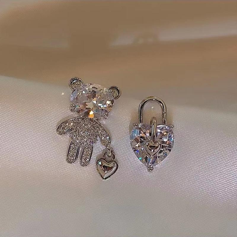 Asymmetrical Bear Heart Zirconia Stud Earrings – Fashionable Korean Style, Versatile & High-End