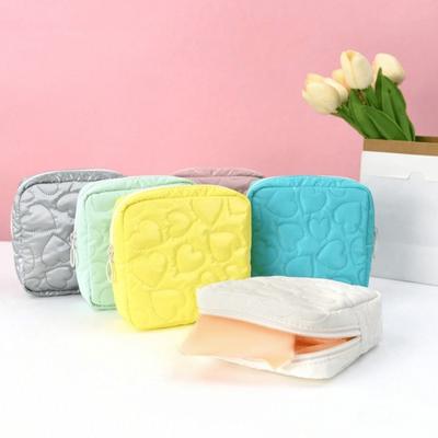 Mini borsa cosmetica con motivo a cuore, chiusura lampo, custodia portatile per assorbenti igienici, custodia in similpelle per telefono, gioielli, rossetto, chiavi, organizer per il trucco