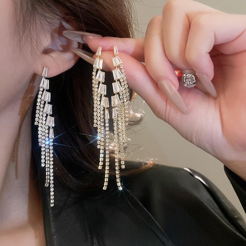 

Tassel earrings fashionable and elegant earrings золотой