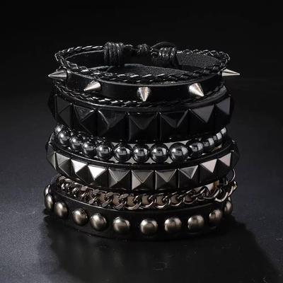 Bracciale Punk da Uomo con Borchie: Accessorio Braccialetto Hip Hop Multistrato