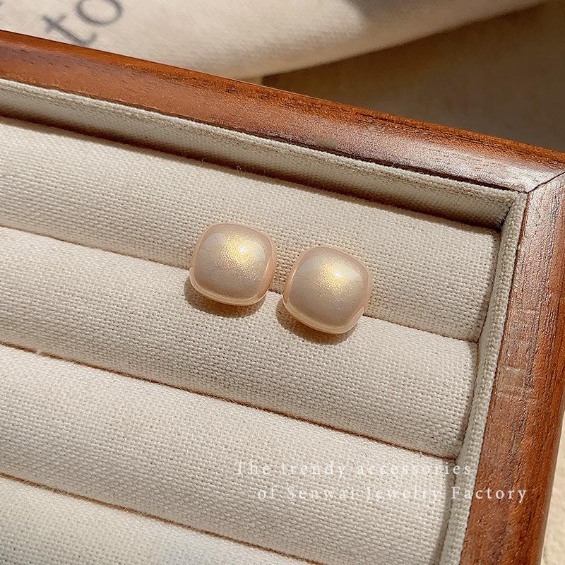 Silver needle flash zircon earrings, women's exquisite temperament stud earrings, spring and summer earrings.