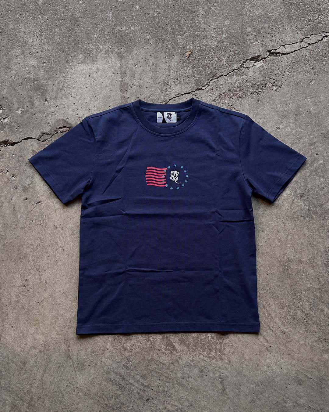 Модная футболка в стиле стрит-арт с потертостями, тренд Y2K Small