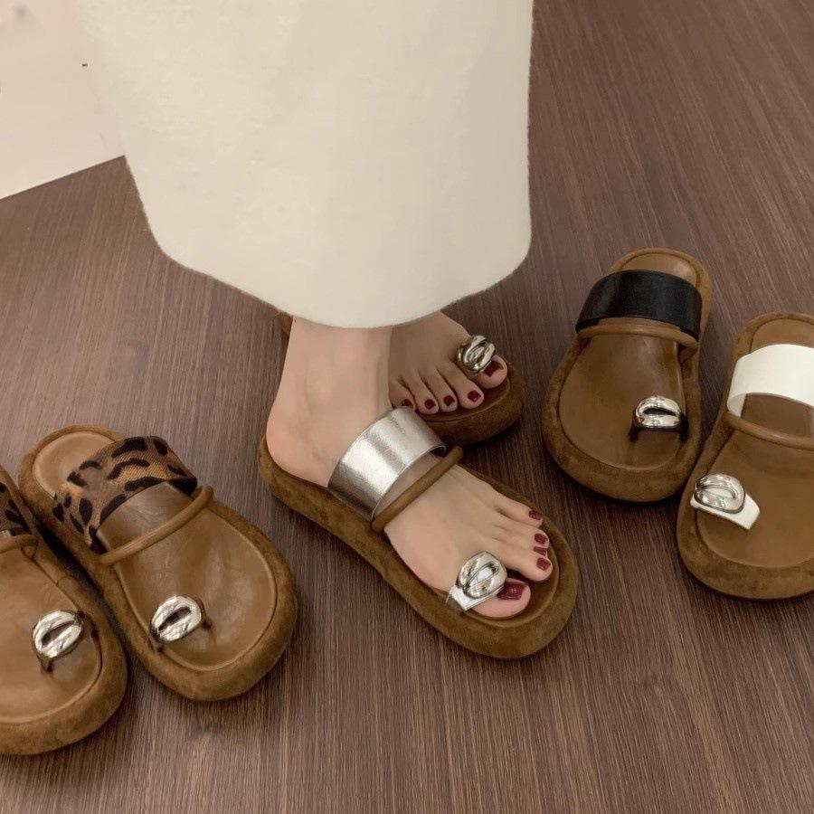 Retro niche casual thick-soled set of toe slippers for women's summer wear, not tired feet French fashionable beach cool slippers