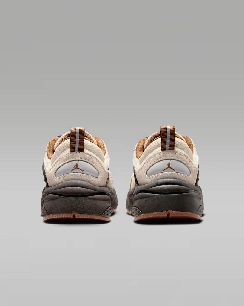 IR1839-003 Nike Jordan Trunner O/S (Women's)