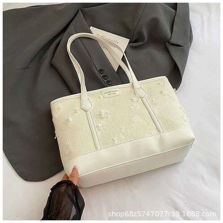 

Large capacity popular shoulder armpit bag 2025 spring and summer new commuter bag fashionable versatile portable tote bag women белый