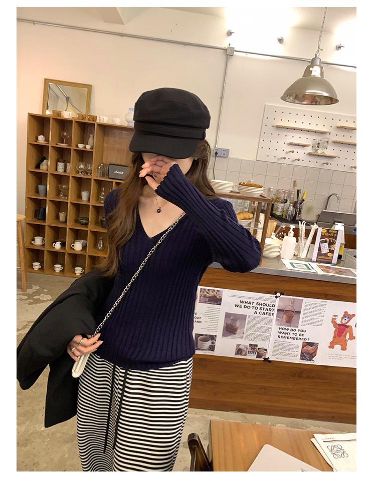 Korean Chic White V-Neck Slim Knit Long-Sleeve Top for Women - Autumn/Winter