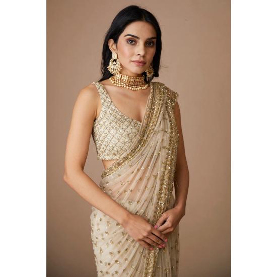 

Новое и привлекательное сари для модных женщин, чтобы выглядеть красиво в любой роли