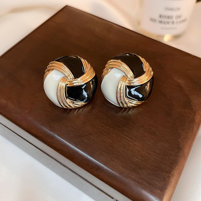 Black Enamel Oil Drop Butterfly Earrings Retro Versatile High-end Stud Earrings Niche Earrings Women
