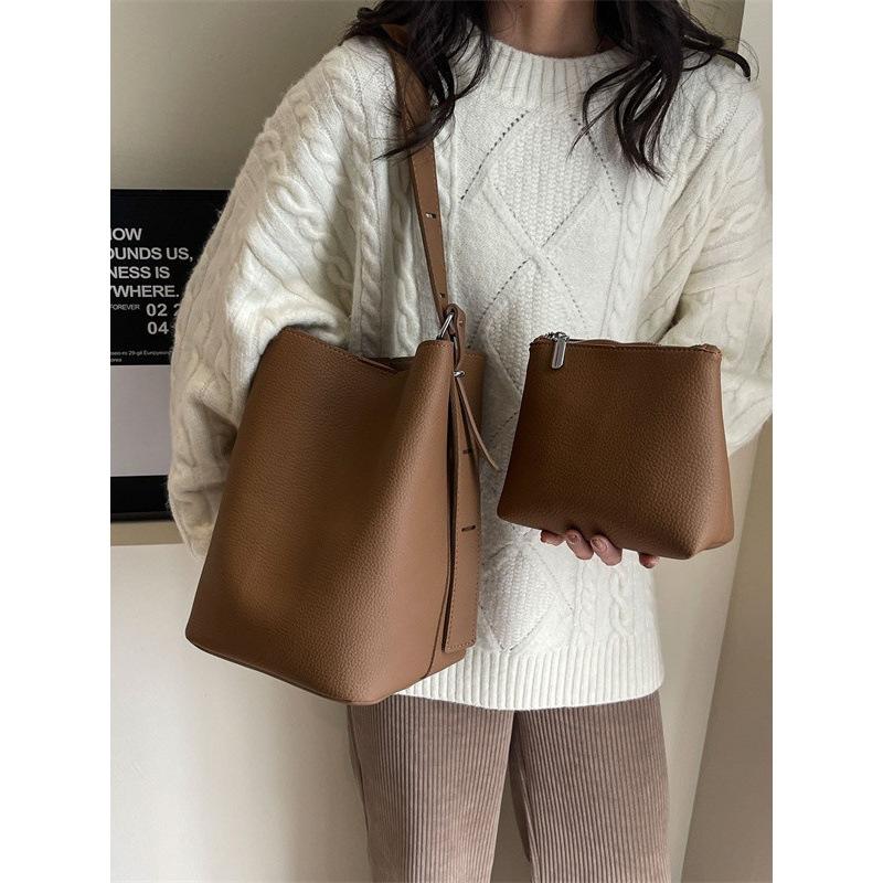 Large Capacity Retro Home Niche Bucket New Child and Mother High Texture Shoulder Armpit Bag