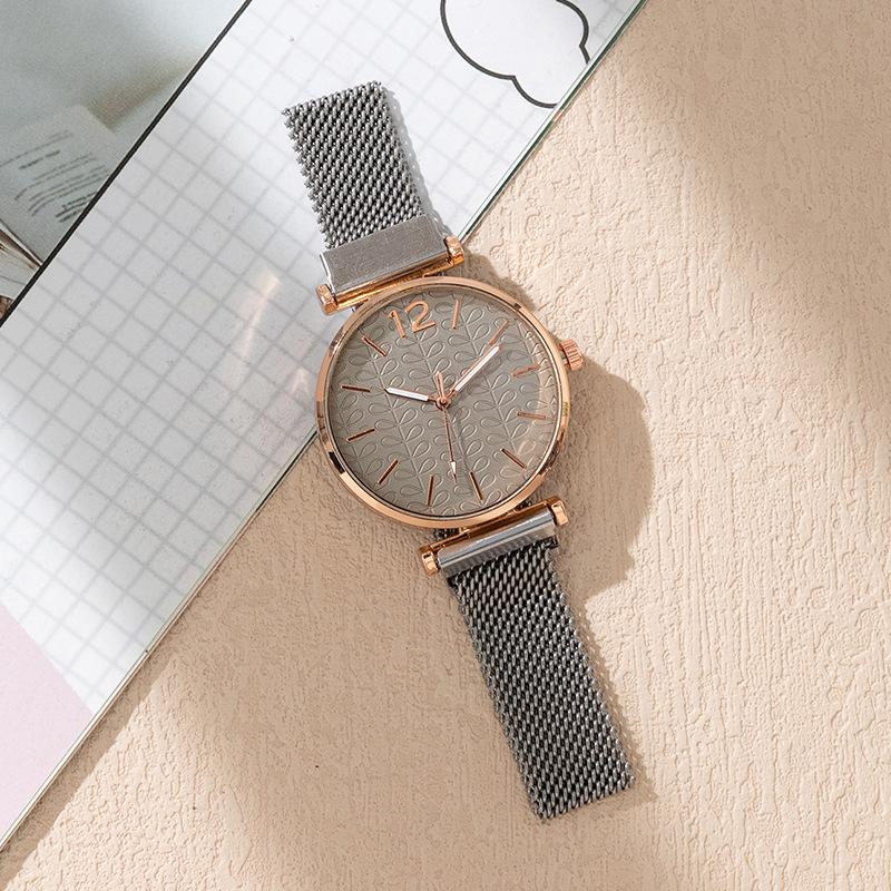 Fashion digital scale women's watch women's watch student magnet strap quartz watch